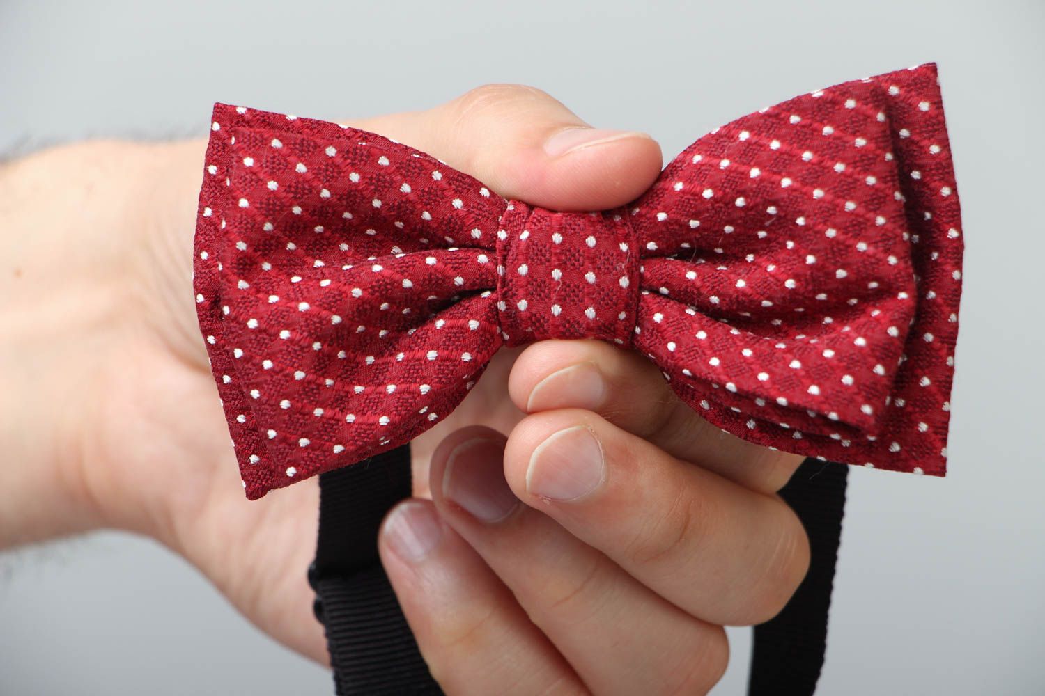 Elegant claret bow tie with dots photo 4