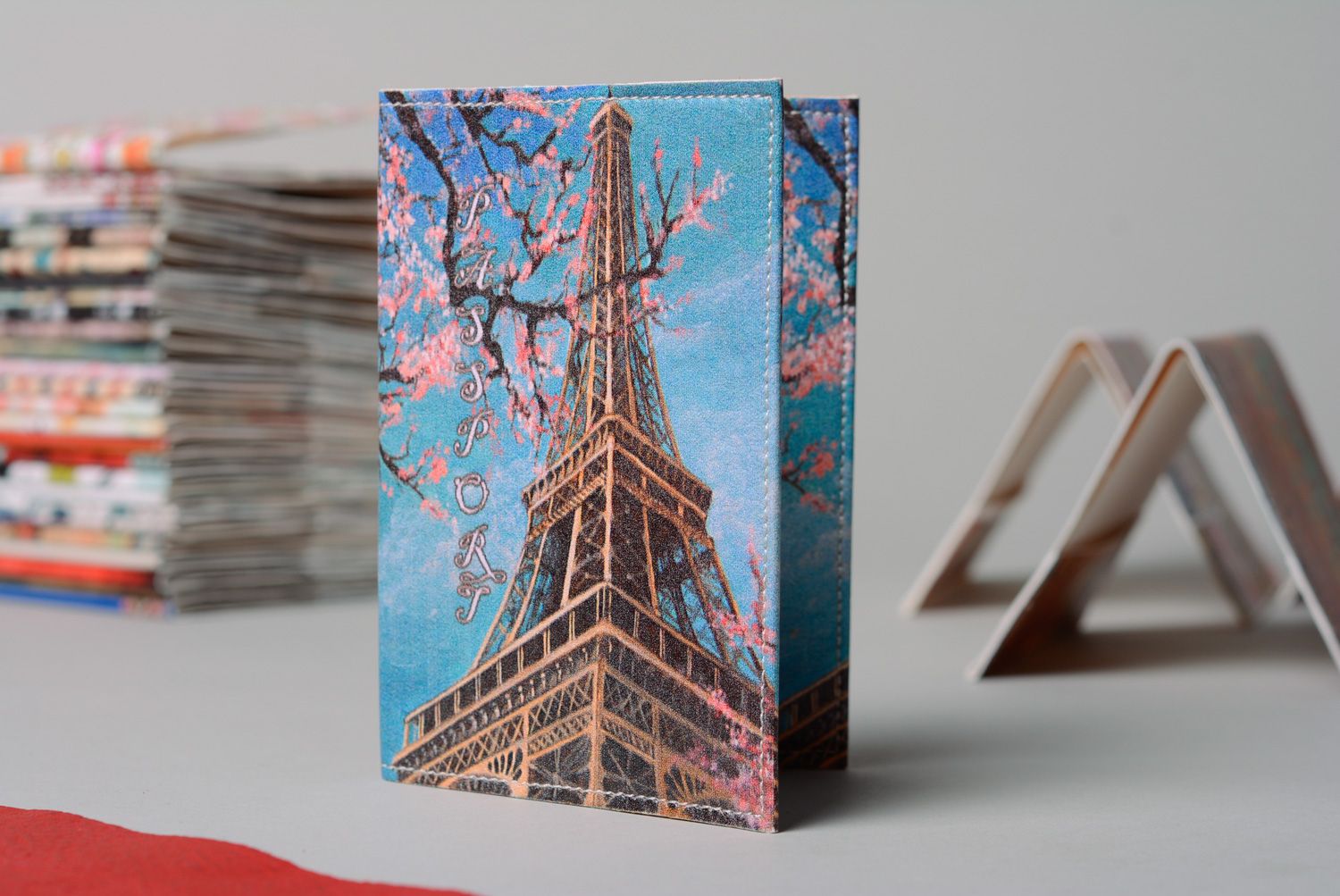 Étui pour passeport en vrai cuir fait main avec imprimé Paris original photo 1