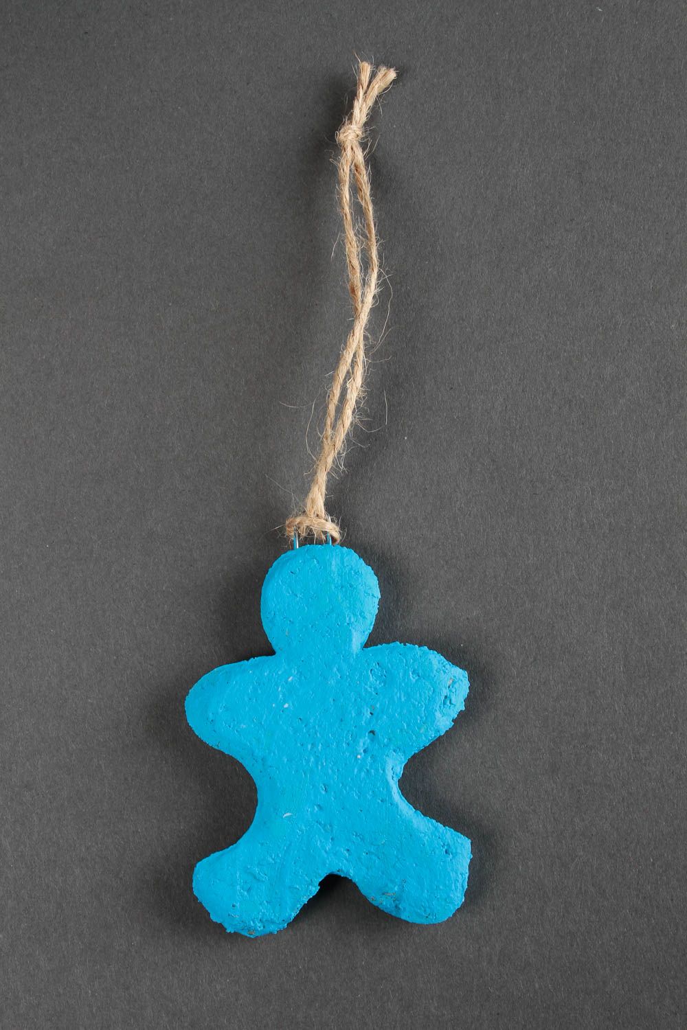 Голубая елочная игрушка ручной работы фигурка из соленого теста декор для дома фото 4