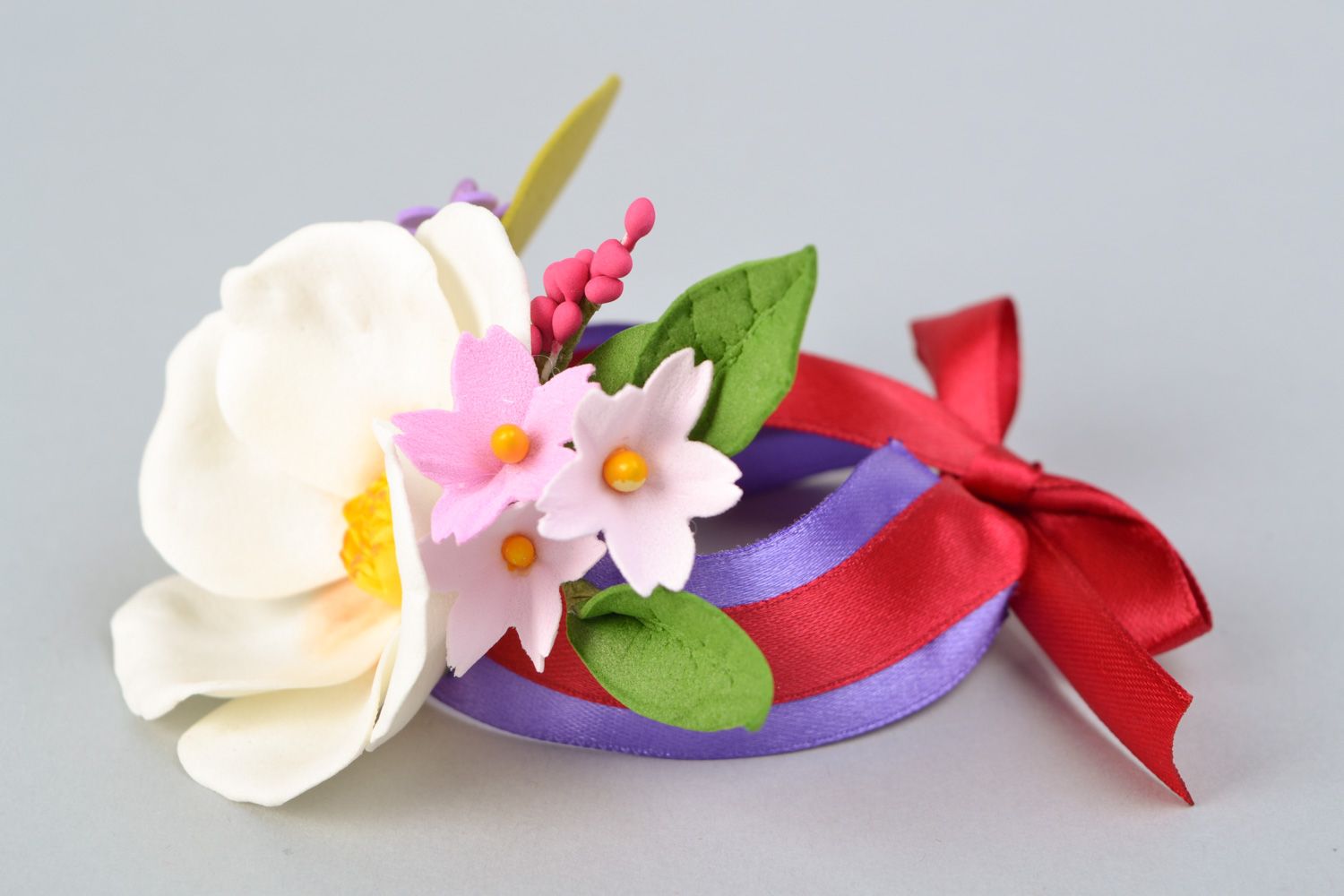 Pulsera para dama de honor con flores artificiales hechas a mano de fom bonita foto 3