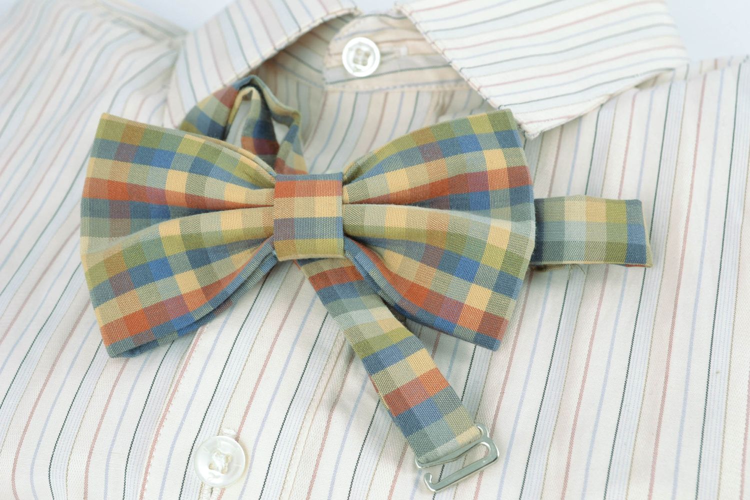 Handmade checkered bow tie photo 1