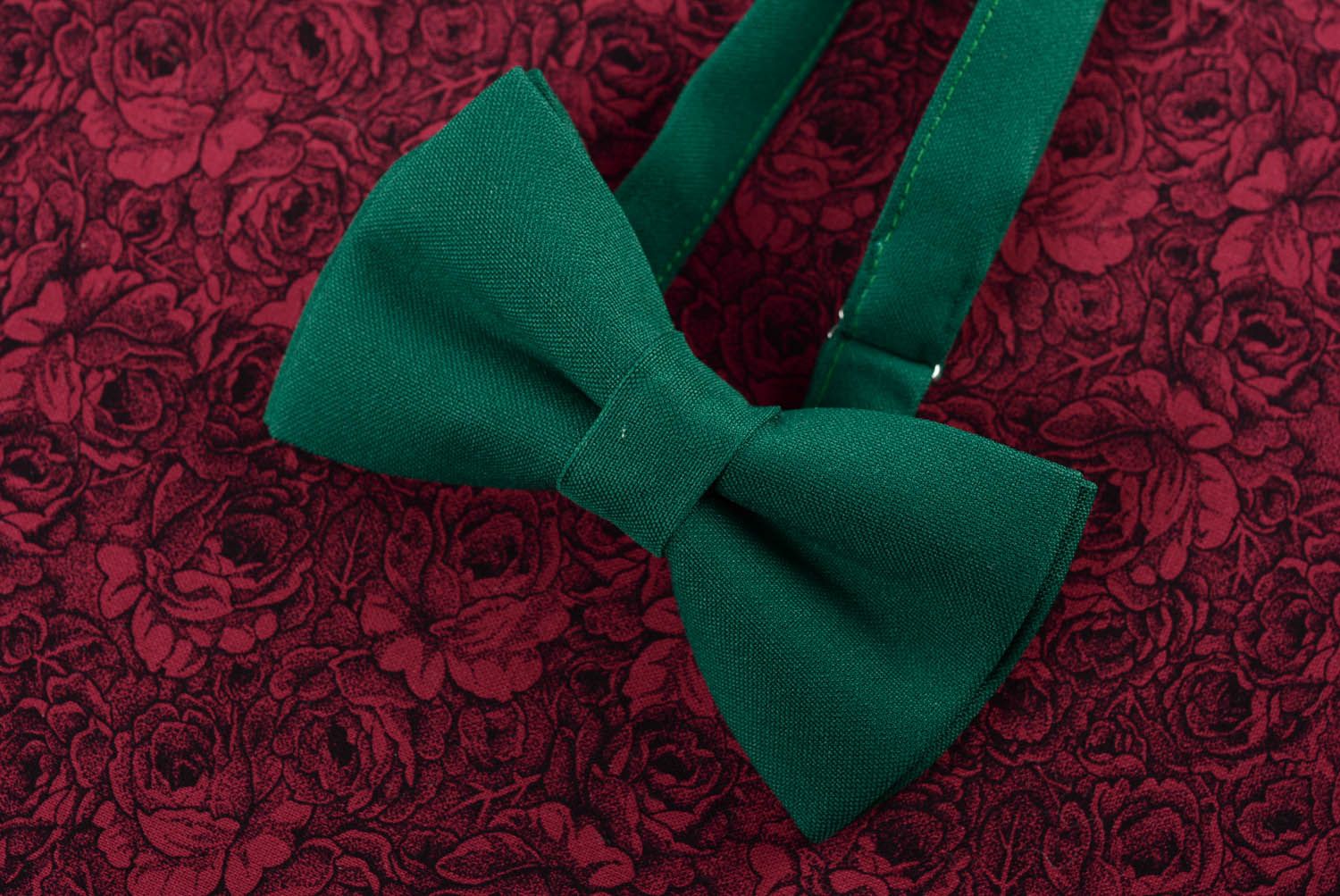 Gravata borboleta esmeralda costurada de gabardine foto 3