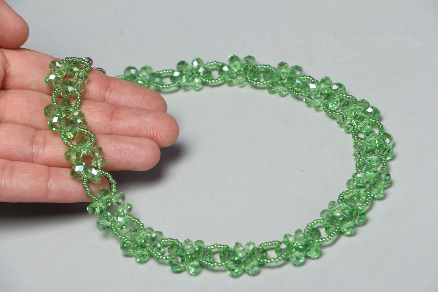 Beautiful green beaded necklace with crystal photo 4