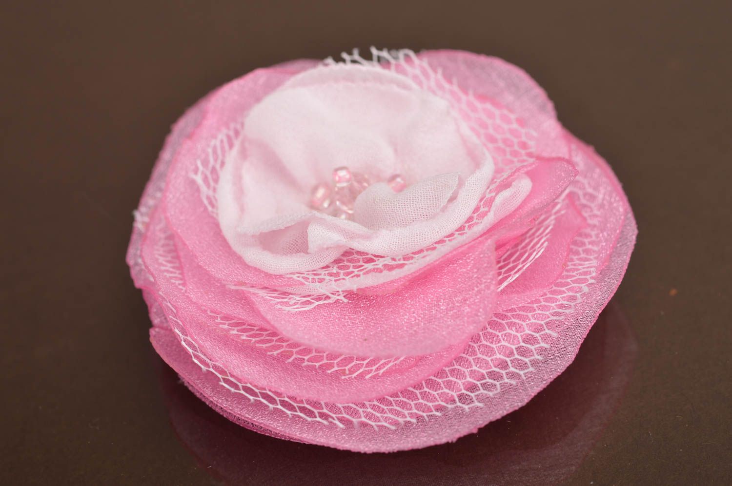 Pince à cheveux rose fleur en tissu petite belle originale faite main pour fille photo 2