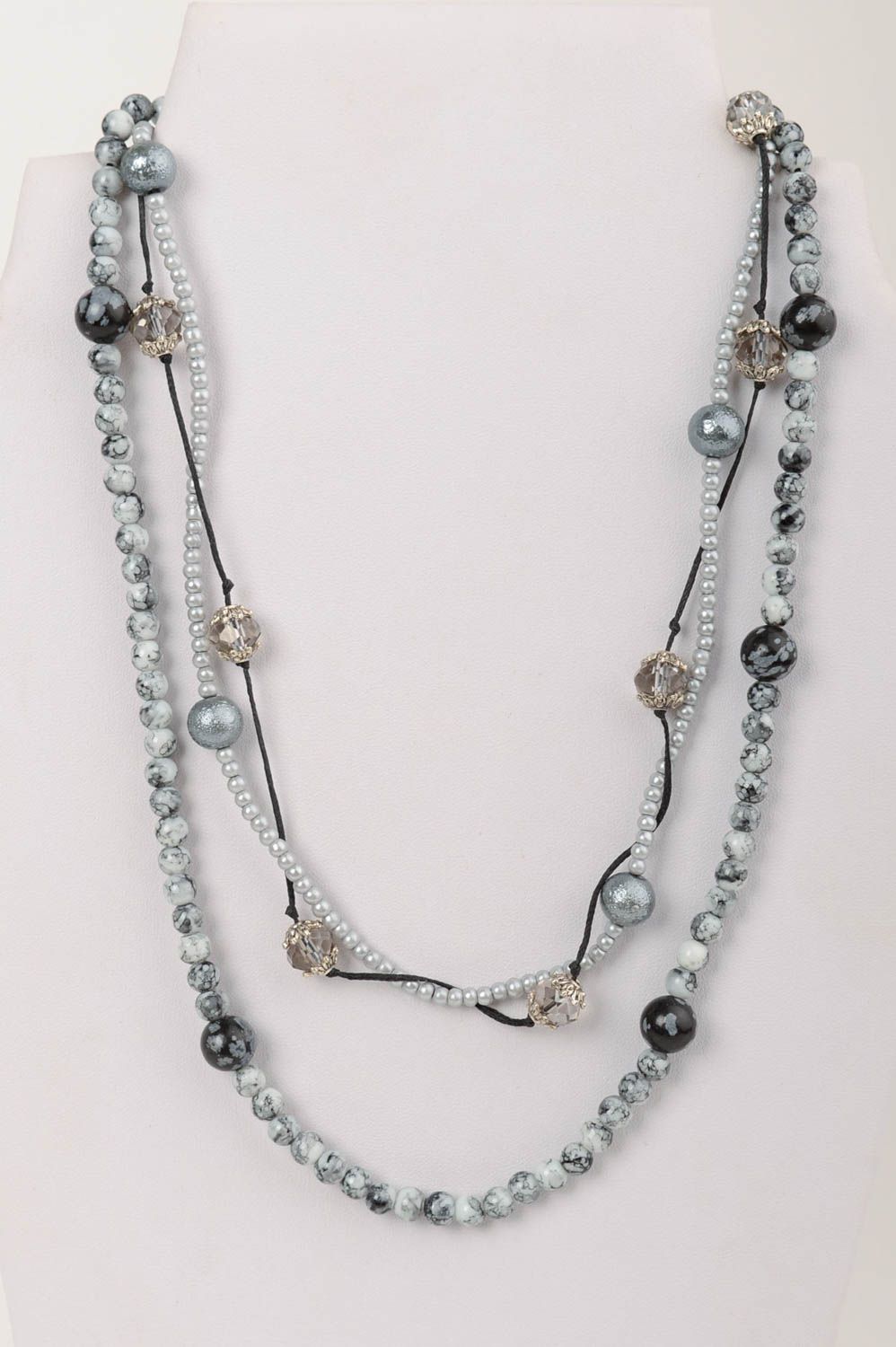 Beau pendentif gris en cristal tchèque et perles céramiques fait main avec lacet photo 1