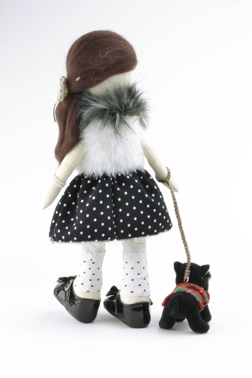 Textil Puppe Irinka mit einem Hund foto 4