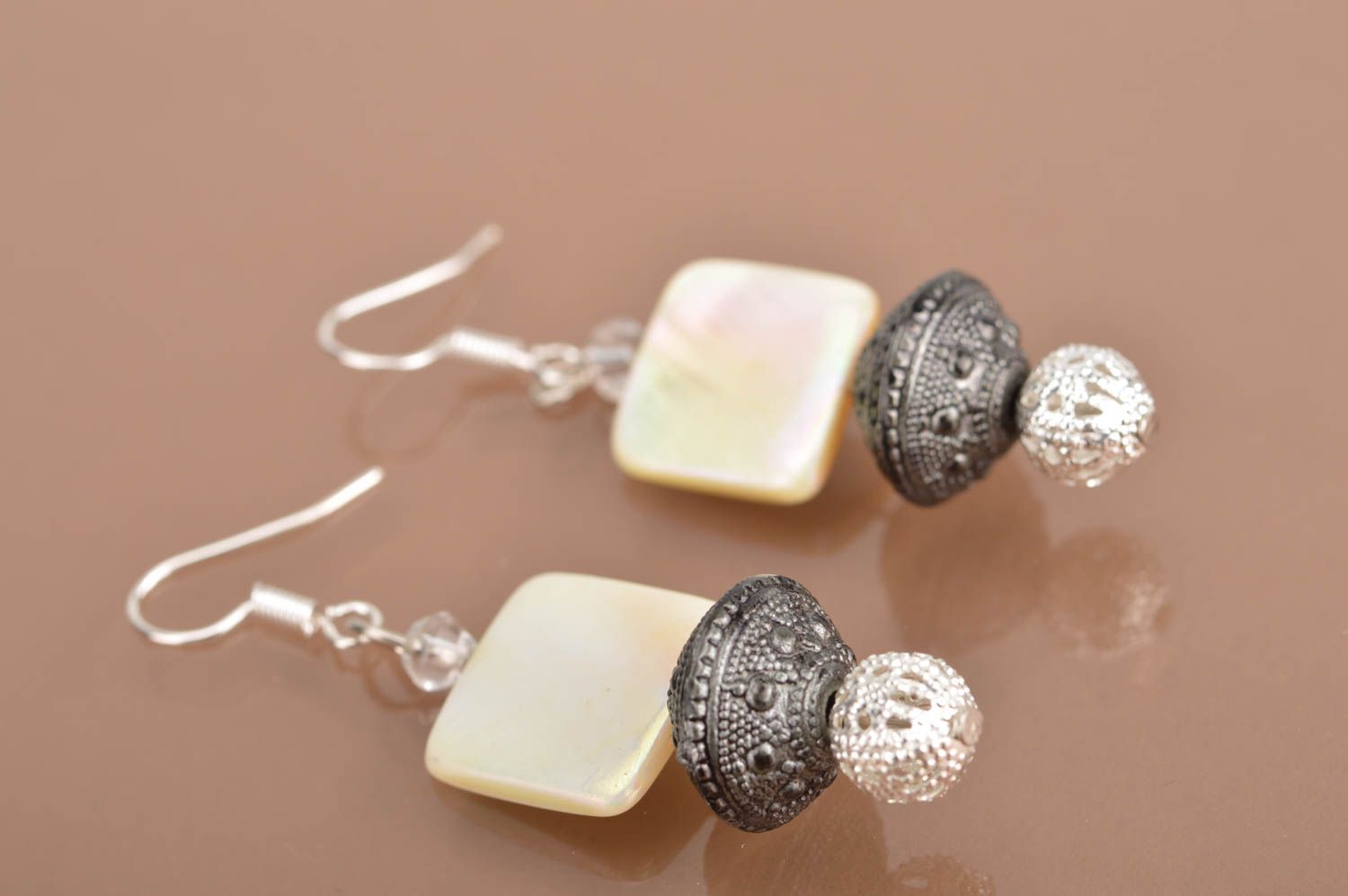 Boucles d'oreilles pendantes avec perles carrées fantaisie faites main photo 5