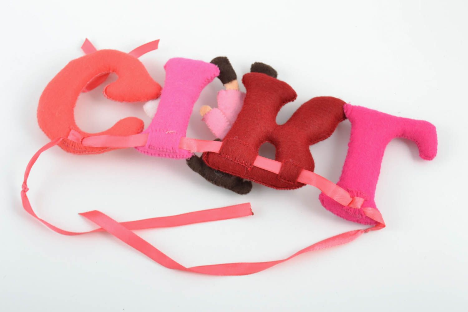 Mot décoratif en feutre fait main de couleurs roses avec fille à suspendre GIRL photo 2