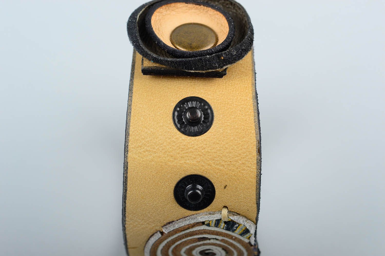 Браслет из кожи украшение ручной работы кожаный браслет широкий с кнопками фото 5