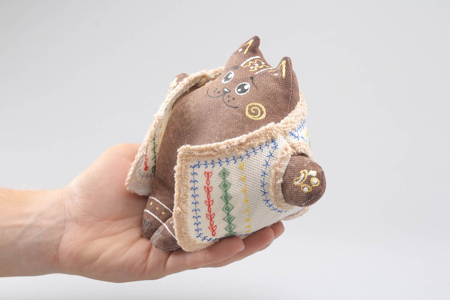 Brinquedo macio de interior Gato feito à mão de materiais naturais impregnado com café foto 5