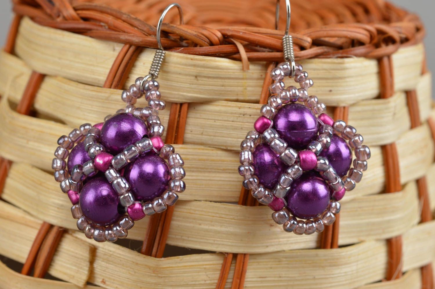 Boucles d'oreilles en perles de rocaille faites main violettes originales photo 1