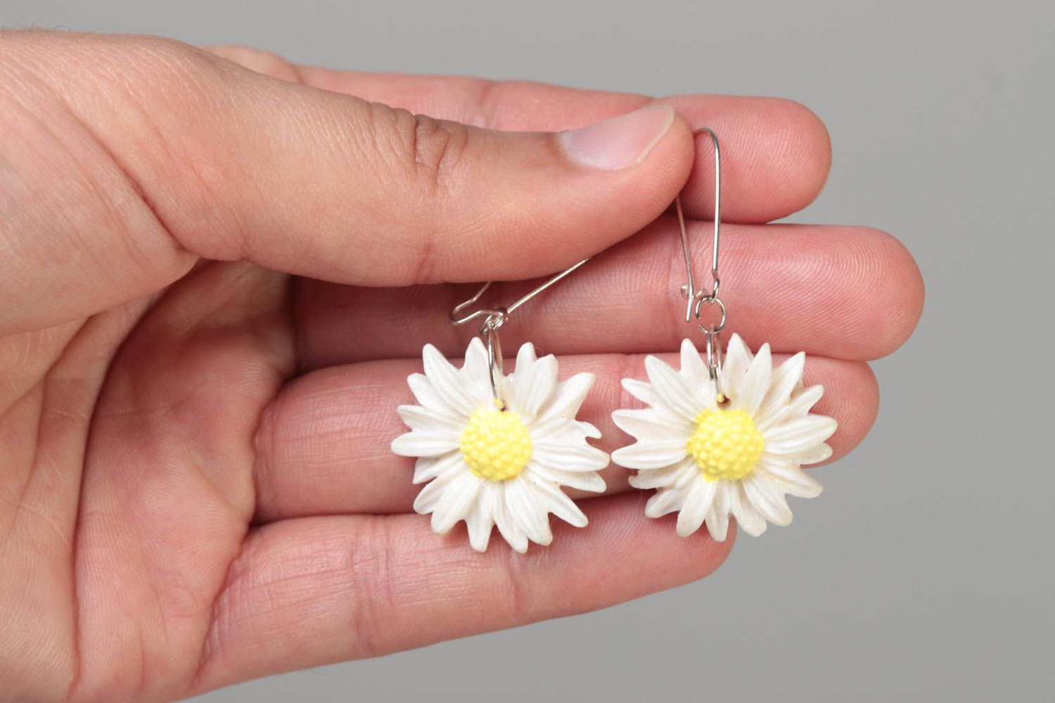 Handmade designer polymer clay dangling earrings with white chamomile flowers photo 5