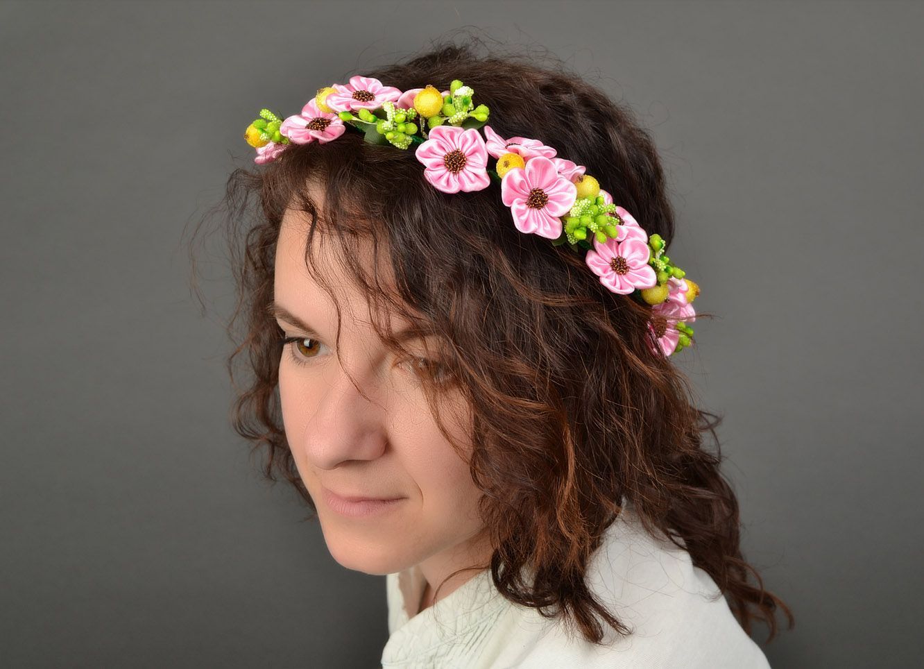 Ukrainischer Blumenkranz fürs Haar in der Kanzaschi Technik  foto 1