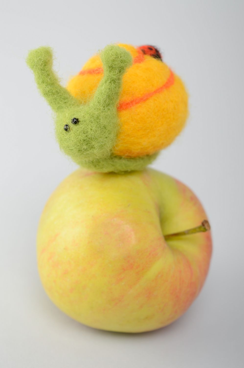Felted wool toy Snail photo 2