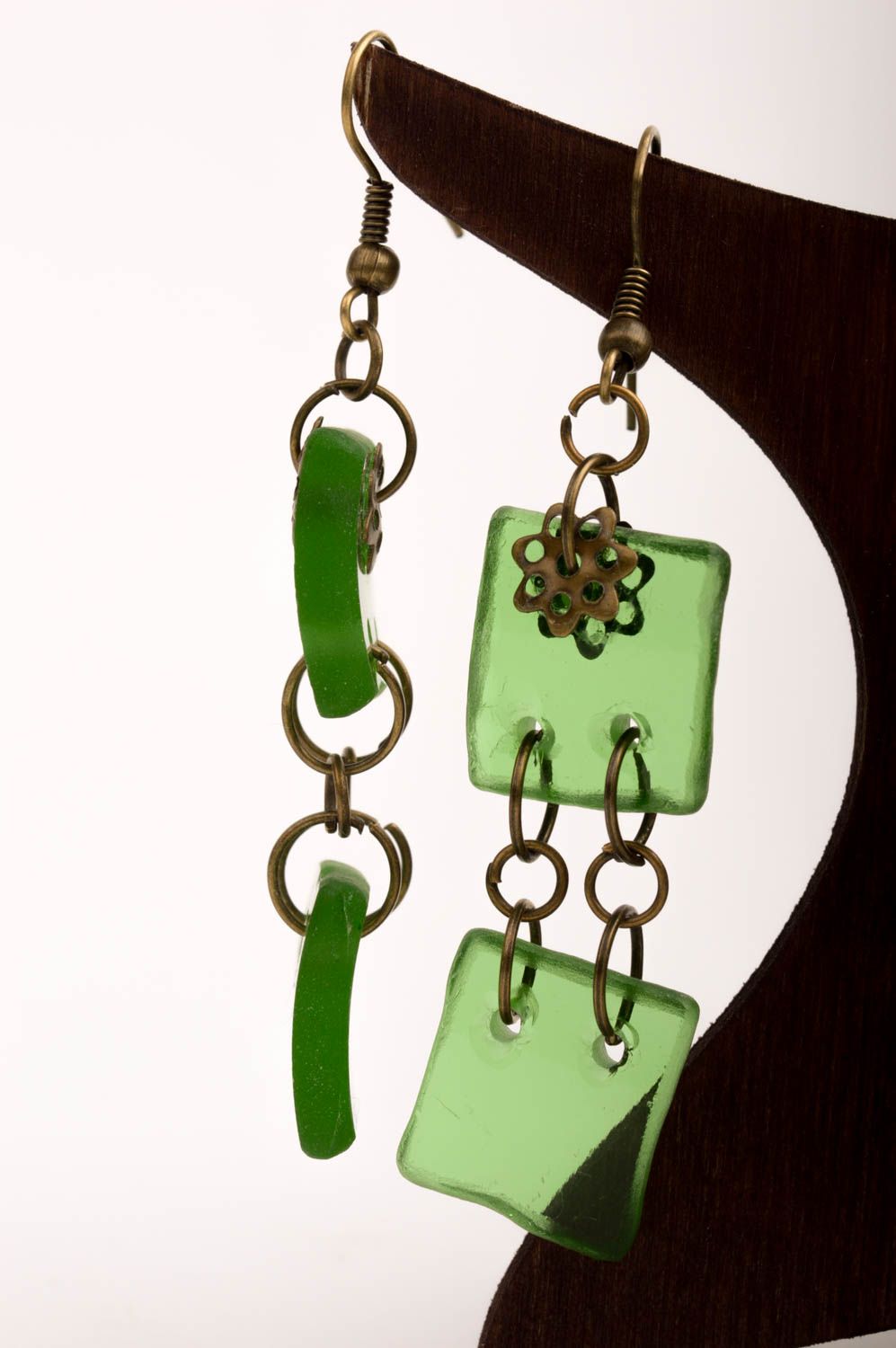 Boucles d'oreilles verre vert Bijou fait main pendantes design Cadeau femme photo 3