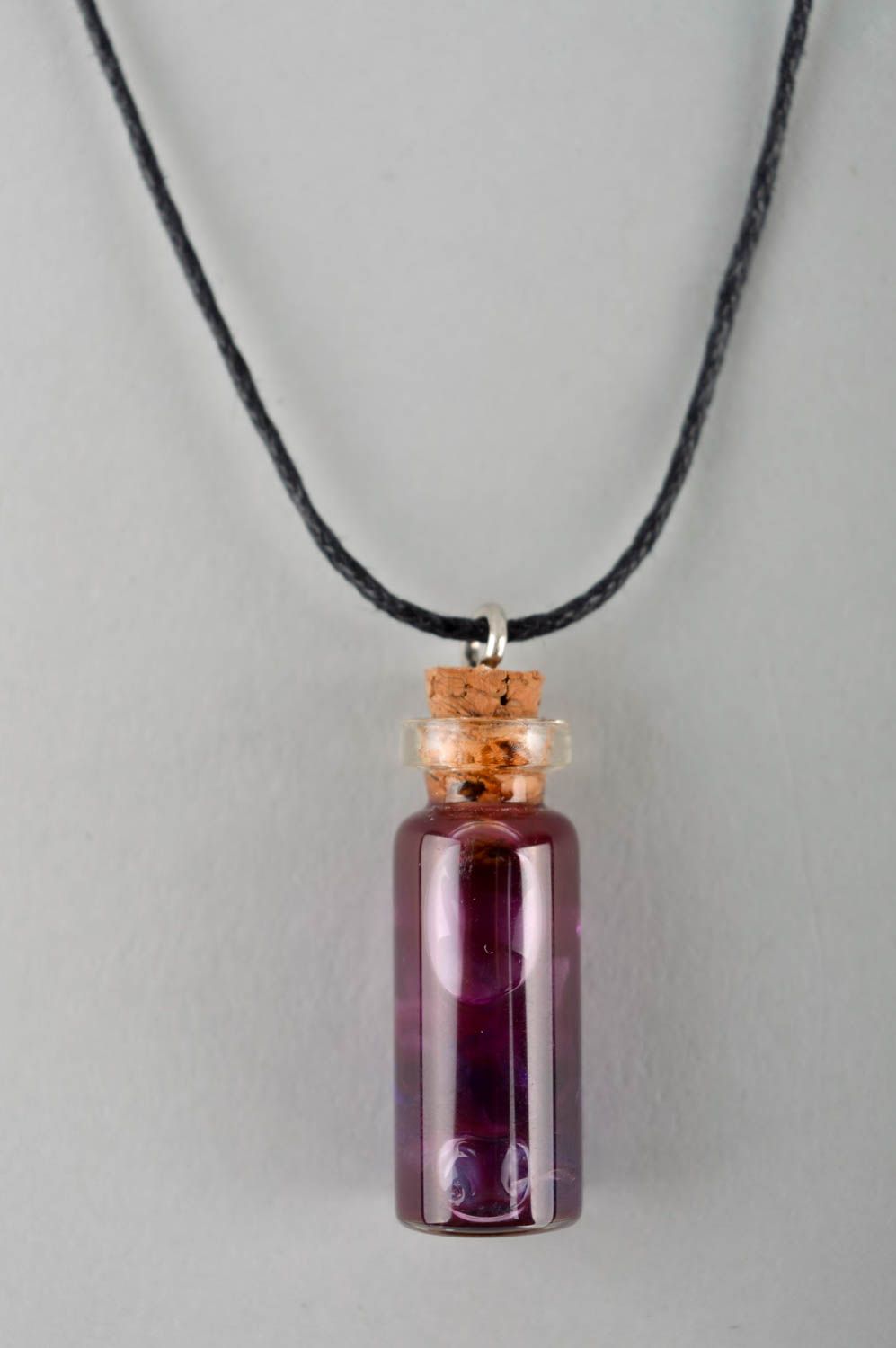Pendentif fiole Bijou fait main de couleur violette Accessoire femme design photo 3