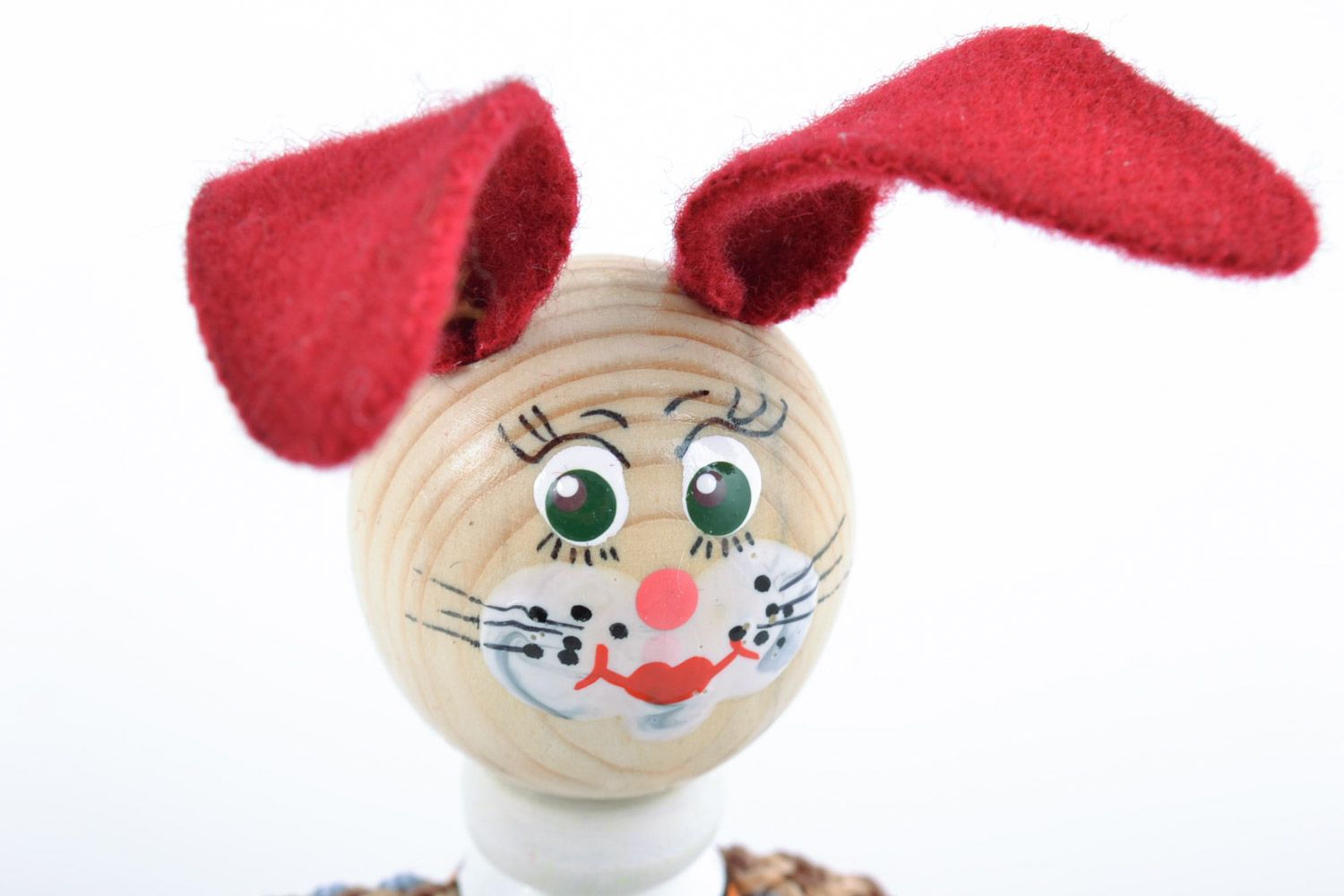 Handmade Holz Spielzeug Hase mit bunter Bemalung mit Öko Farben für kleine Kinder foto 4