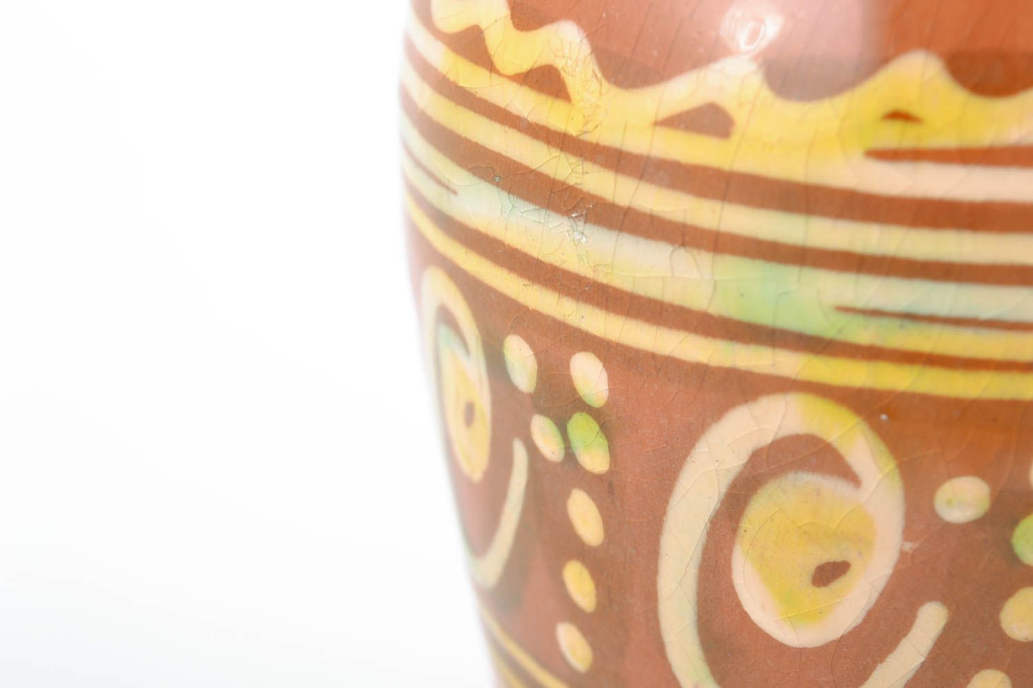 Небольшая ваза необычной формы из глины с росписью коричневая ручной работы фото 3