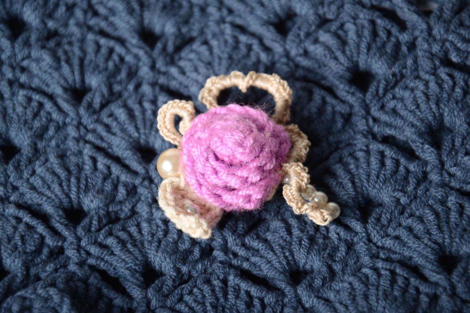 Broche fleur Bijou fait main tricot crochet coton laine Accessoire femme photo 1