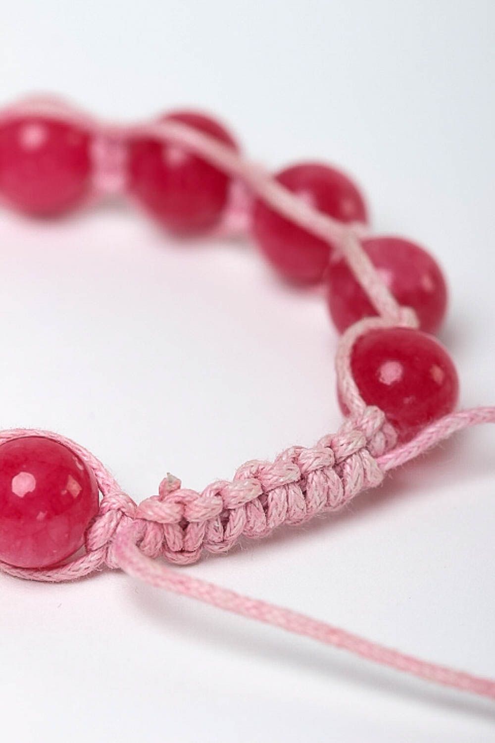 Браслет ручной работы розовый браслет из бусин плетеный подарок девушке фото 4