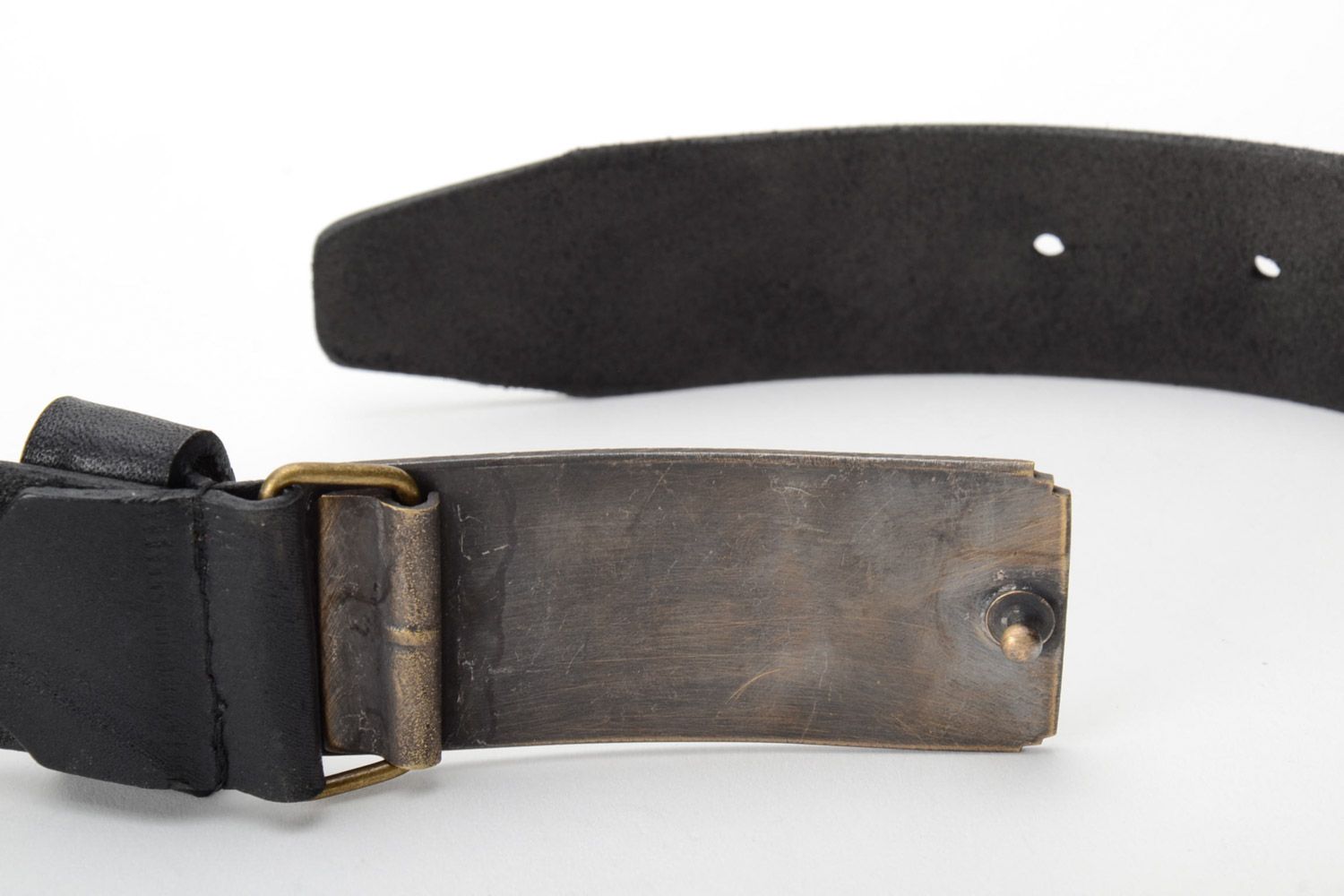 Cinturón de cuero natural con hebilla metálica con estampado con forma de león artesanal foto 3