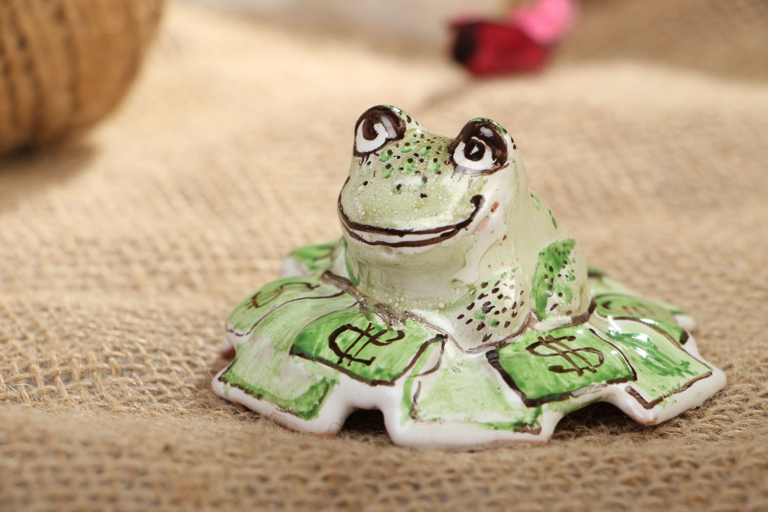 Figurilla cerámica con forma de rana que atrae el dinero foto 5