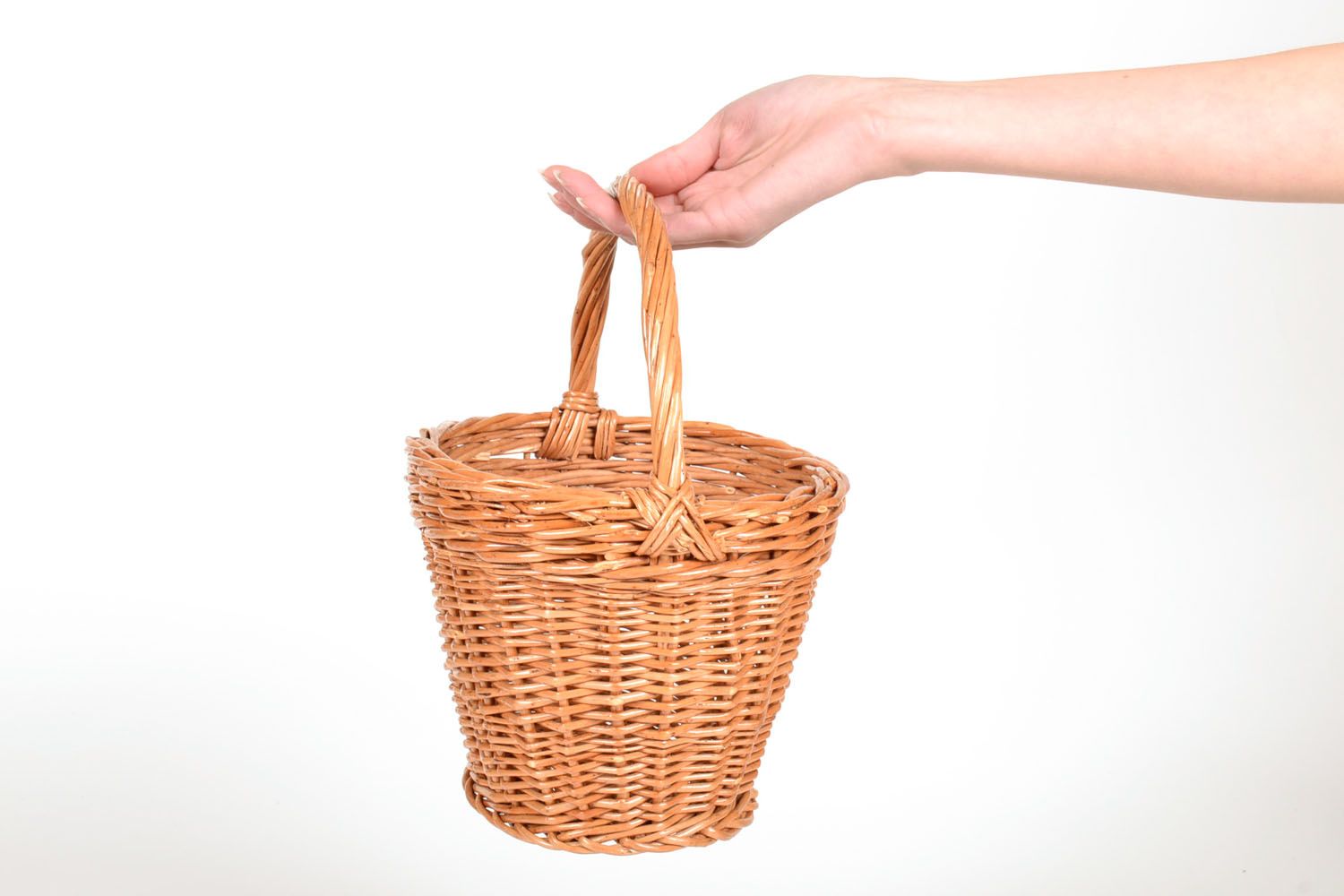 Braided basket made of vine photo 5