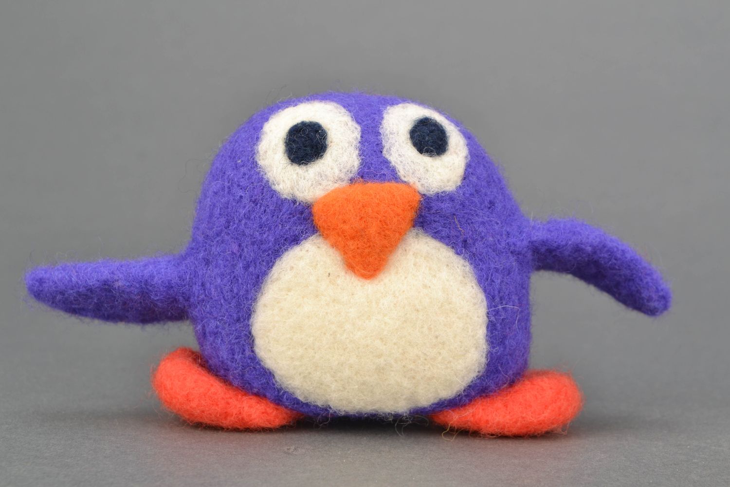 Авторская игрушка из валяной шерсти смешная Пингвин фото 1