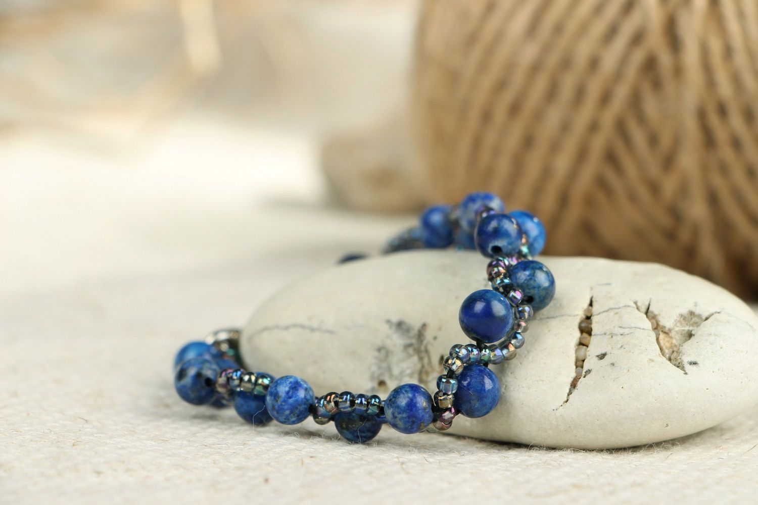 Bracelet with beads and lapis lazuli photo 1