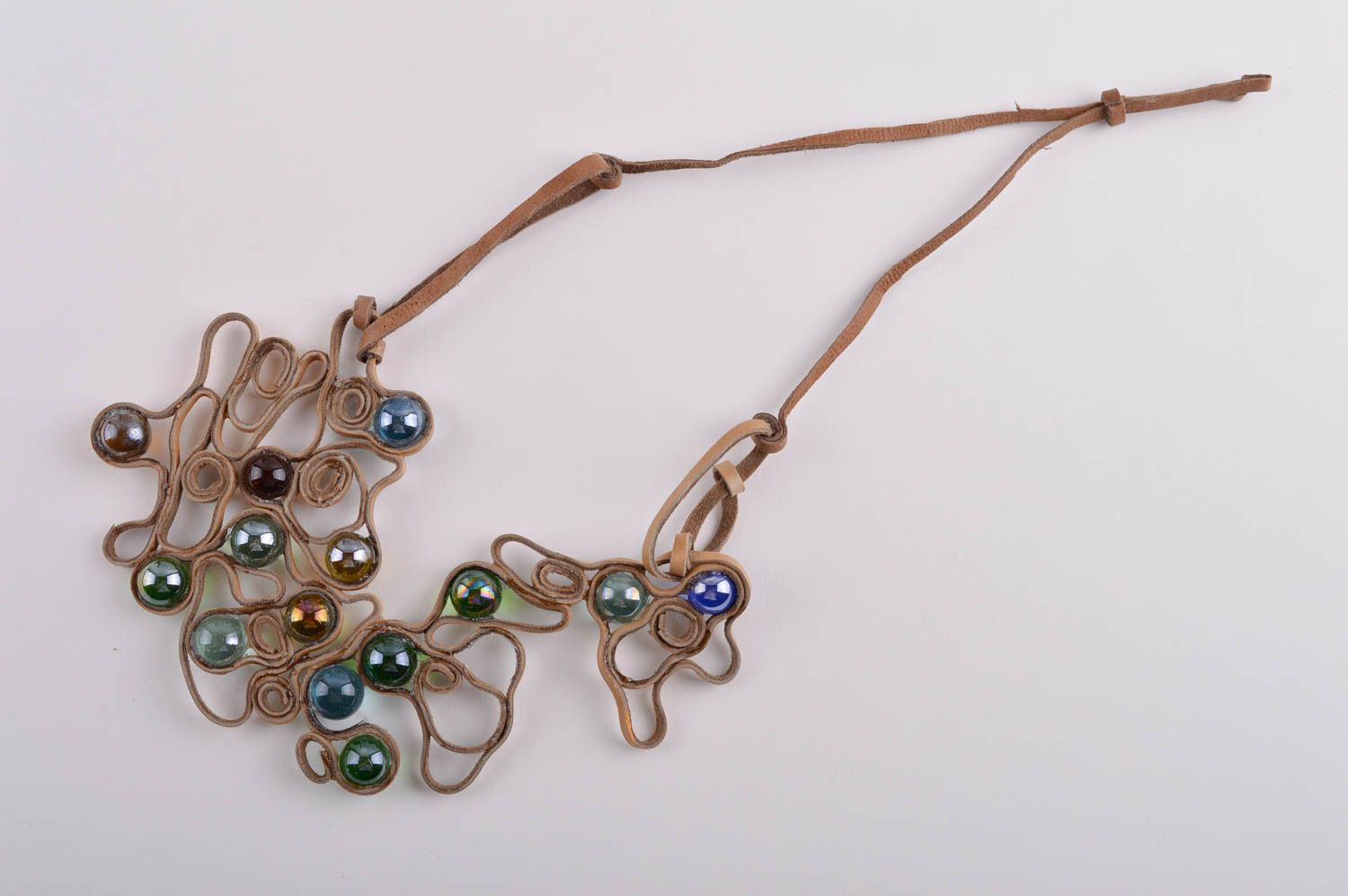 Collier original Bijou fait main en cuir et perles en verre Accessoire femme photo 5