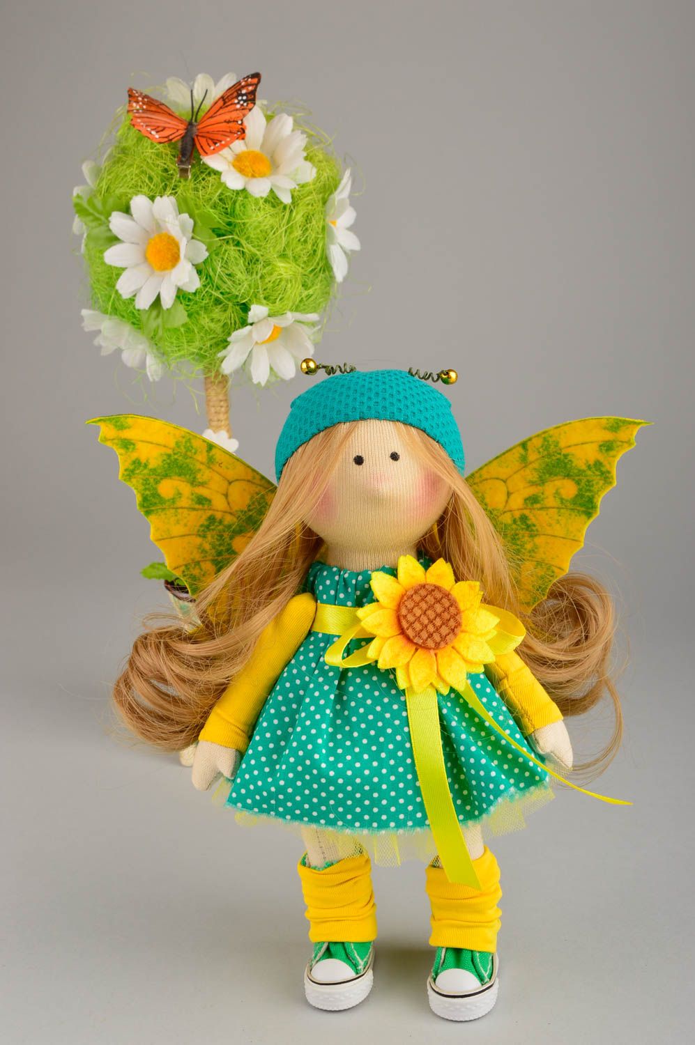 Кукла ручной работы кукла из ткани авторская кукла с желтыми крыльями яркая фото 1