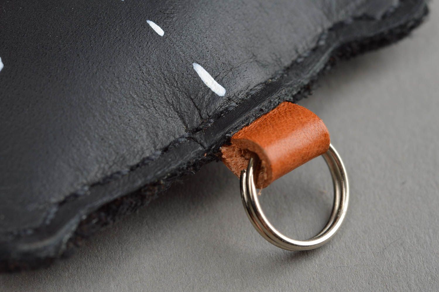 Porte-clés chat noir en vrai cuir fait main peint accessoire de créateur photo 5