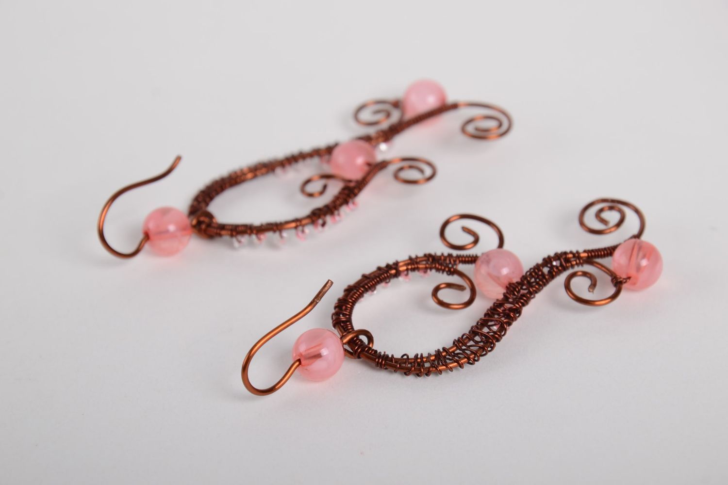 Boucles d'oreilles en cuivre Bijou fait main avec perles roses Cadeau femme photo 3