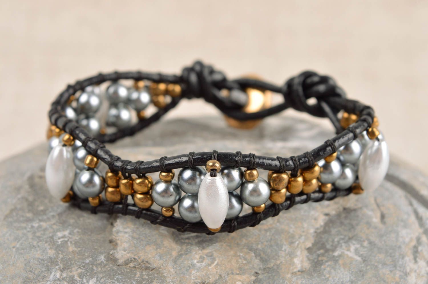 Bracelet perles rocaille design Bijou fait main cuir original Accessoire femme photo 1