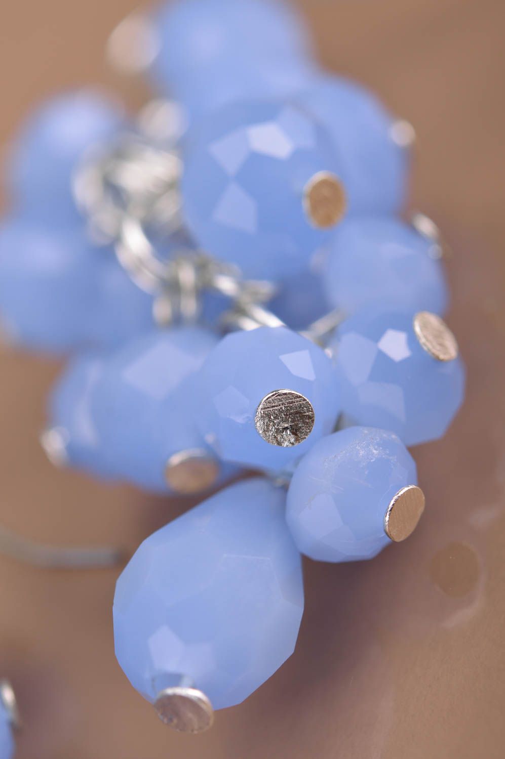 Серьги из стеклянных бусин ручной работы красивые голубые авторские Гроздья фото 4