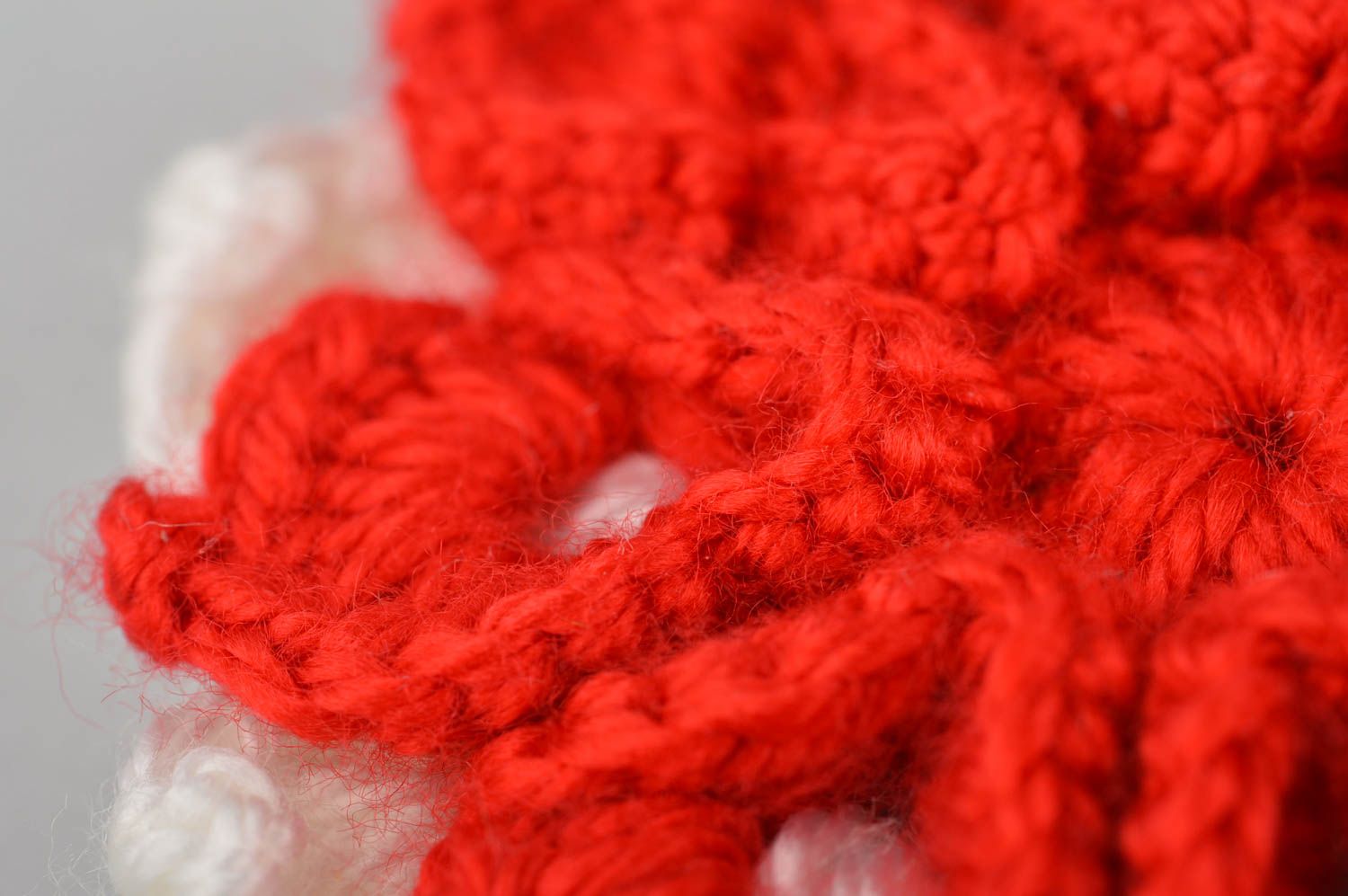 Broche Barrette fleur faite main tricotée au crochet rouge Cadeau femme photo 4