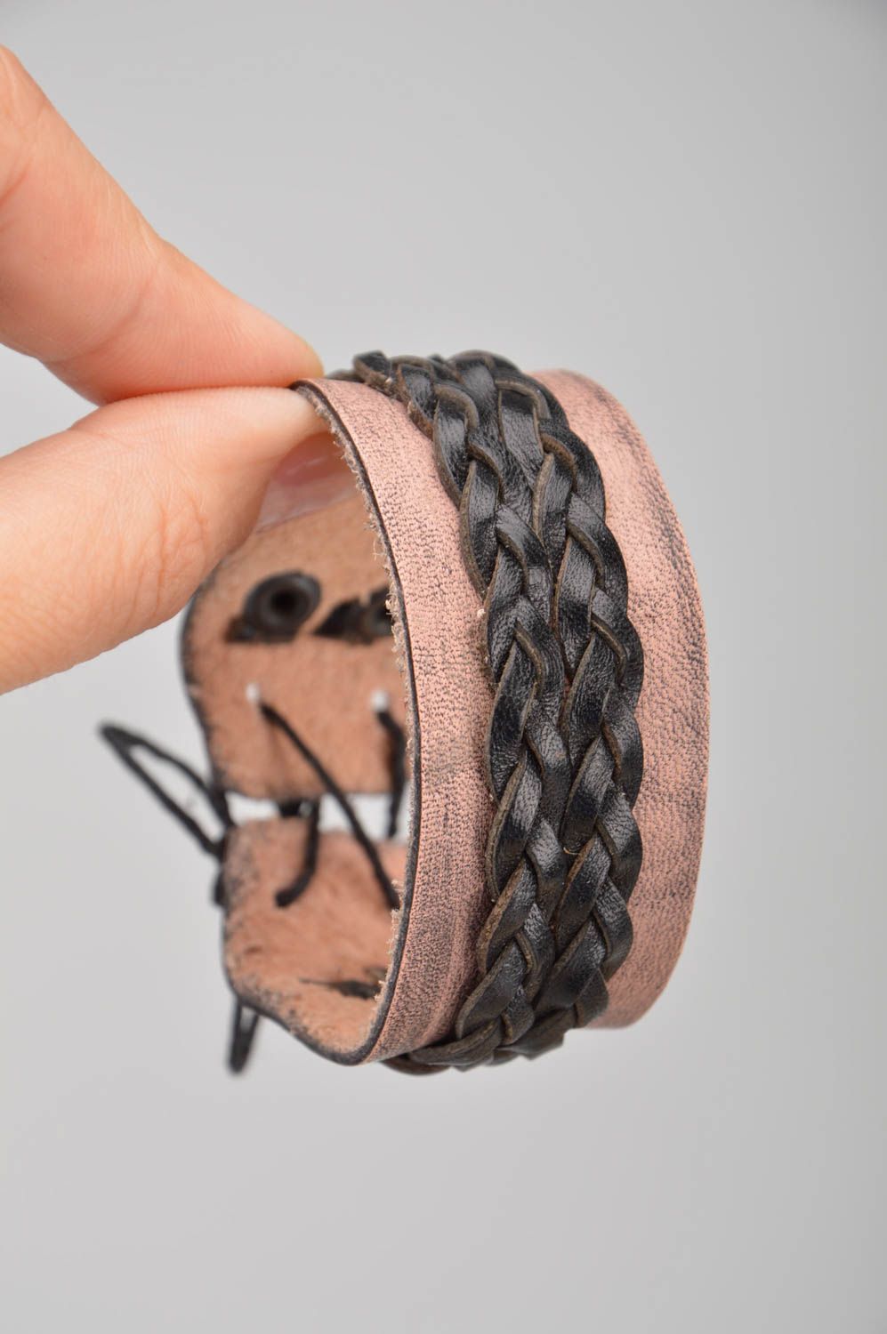 Geflochtenes Armband aus Leder mit Einschnürung handmade elegant massiv schön foto 3