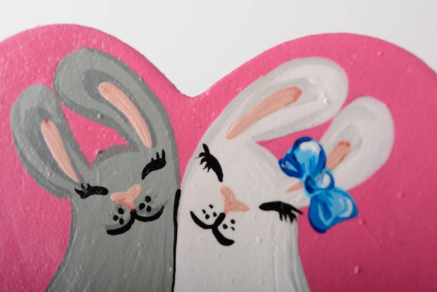 Magnet pour frigo Coeur rose avec deux lapins décor original en bois fait main photo 2