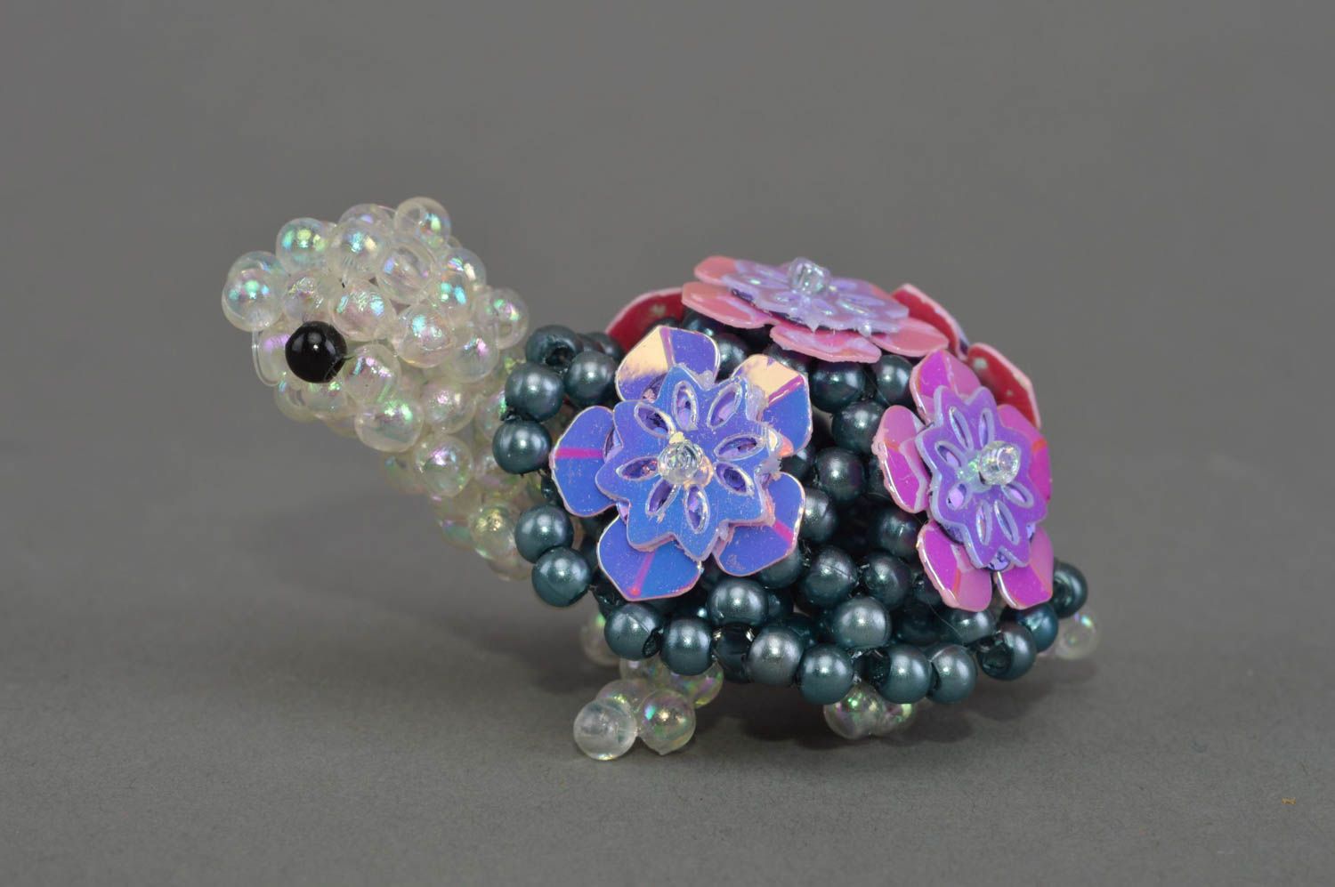 Originelle handgemachte schöne kleine Figurine Schildkröte aus Glasperlen  foto 2