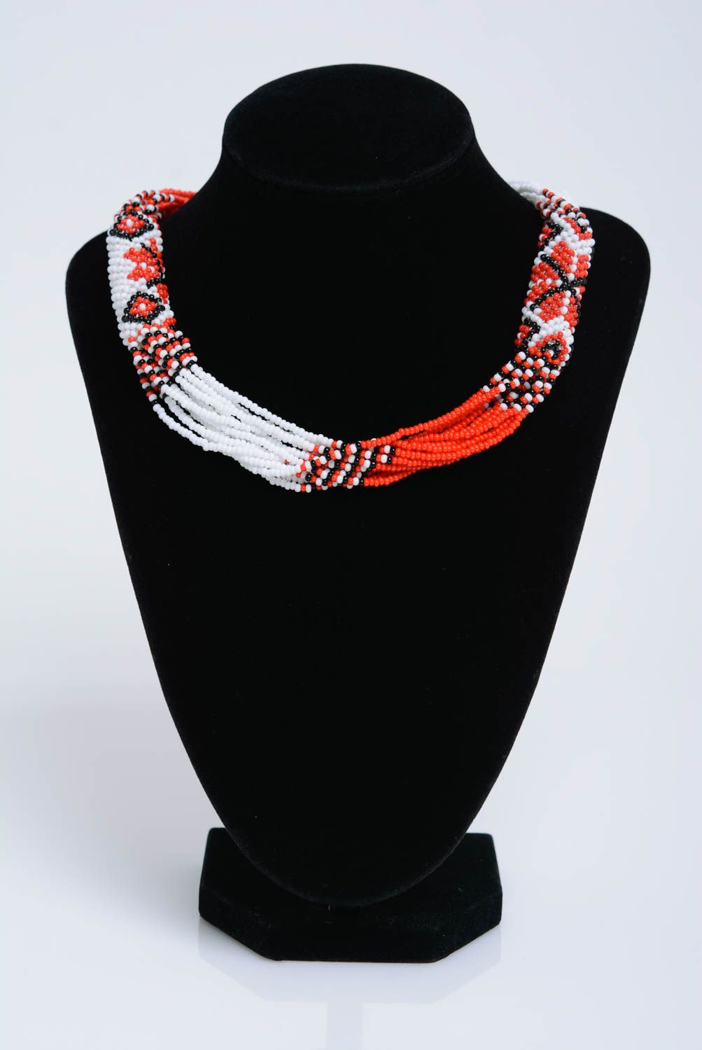 Collier en perles de rocaille rouge blanc noir style ethnique original fait main photo 3