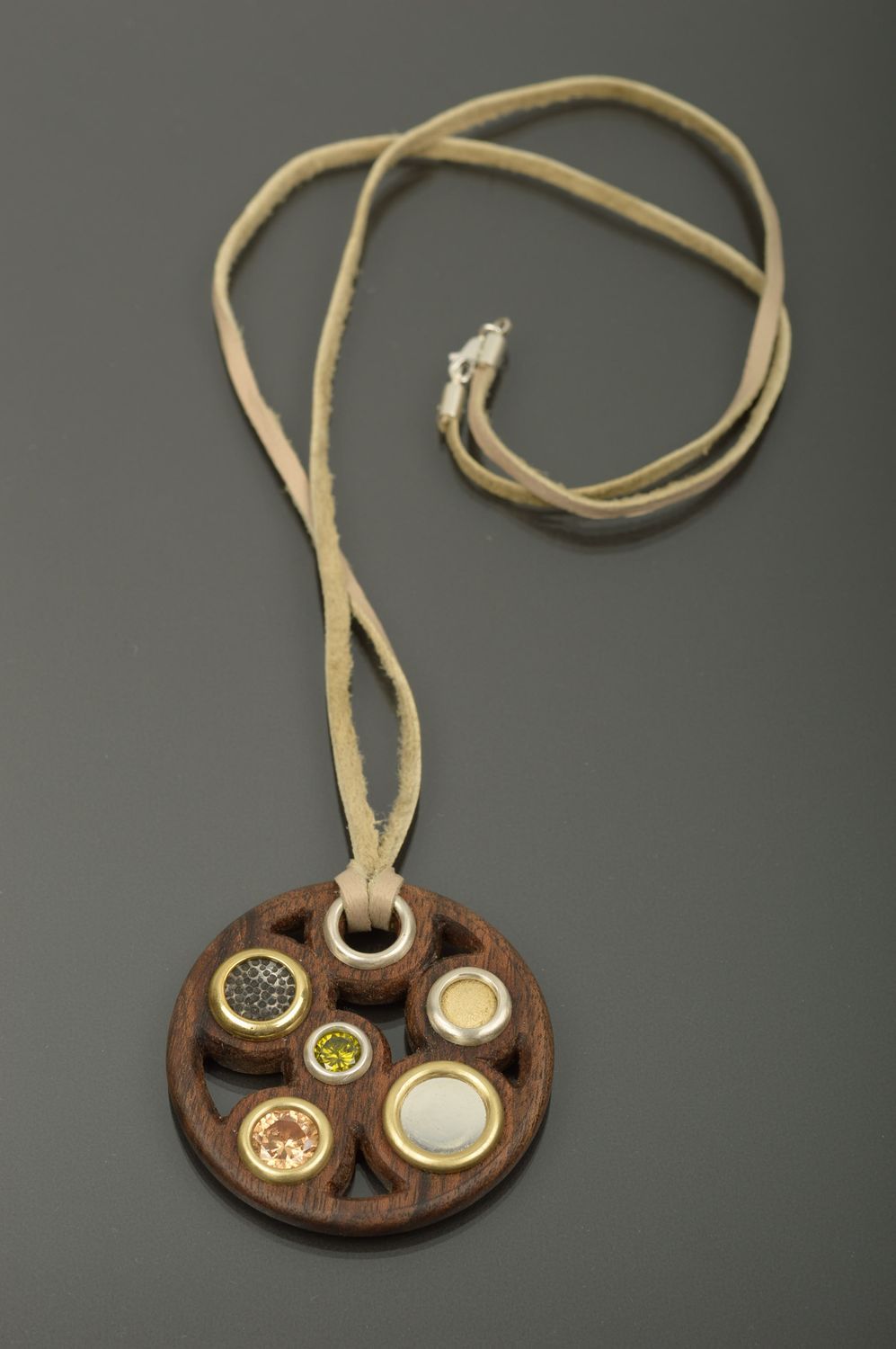 Кулон ручной работы украшение на шею аксессуар из дерева кулон круглый фото 4