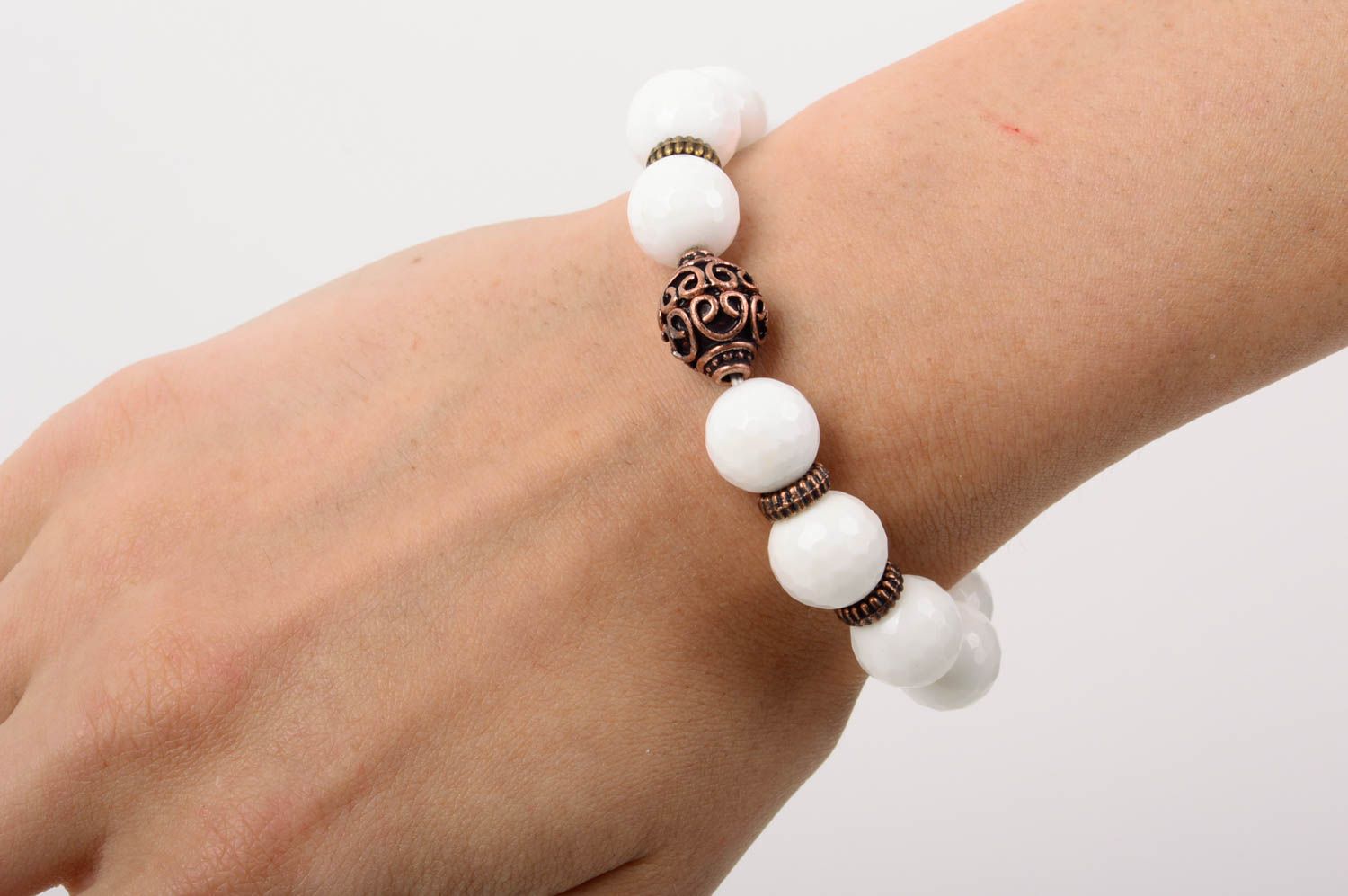 Handmade bracelet with natural stones white stylish bracelet wrist accessory photo 2