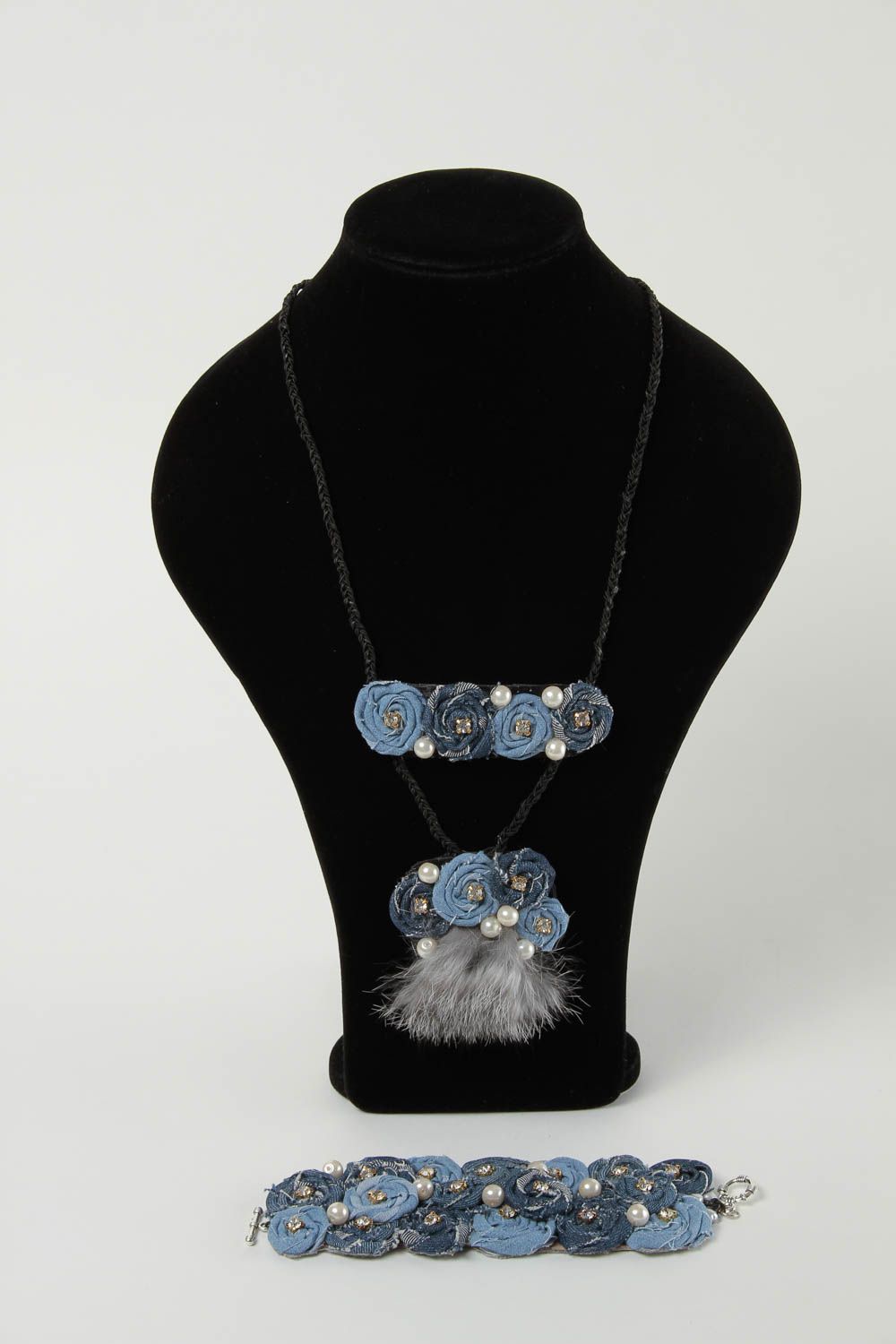 Pendentif fleurs Bracelet fait main large textile Accessoires femme design photo 1