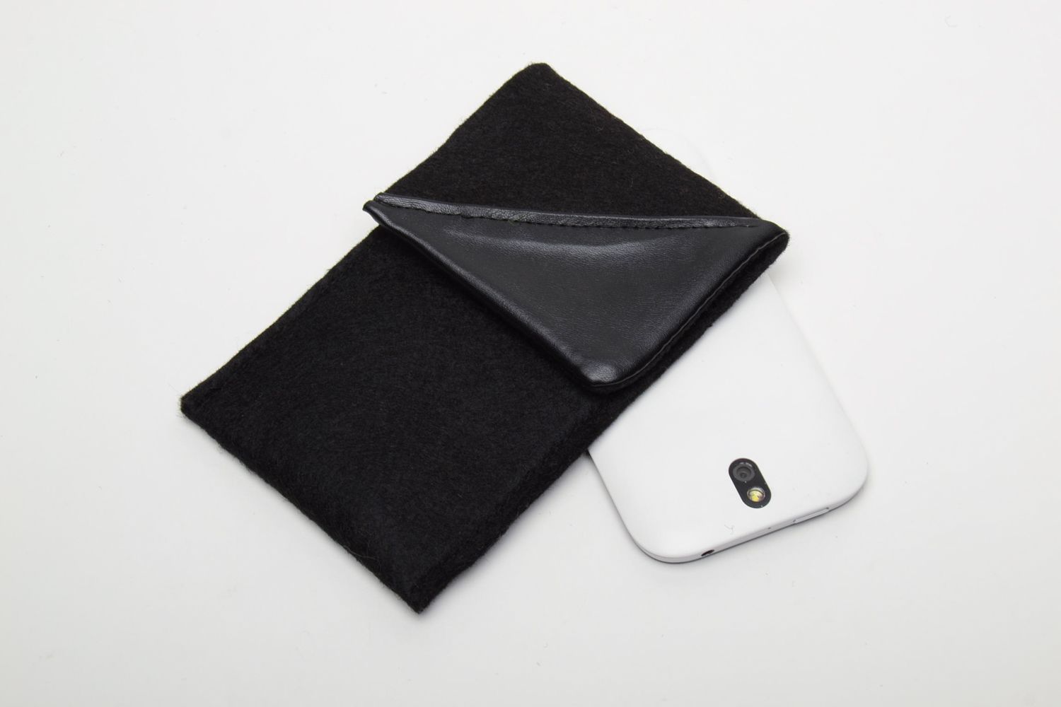 Felt and artificial leather phone case photo 3