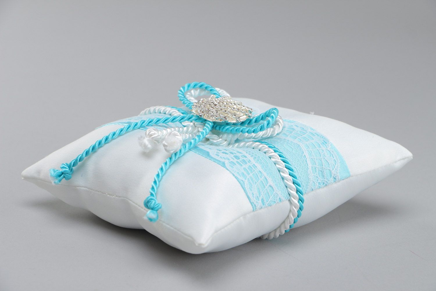 White handmade ring pillow sewn of satin with lace and decorative seashell photo 3
