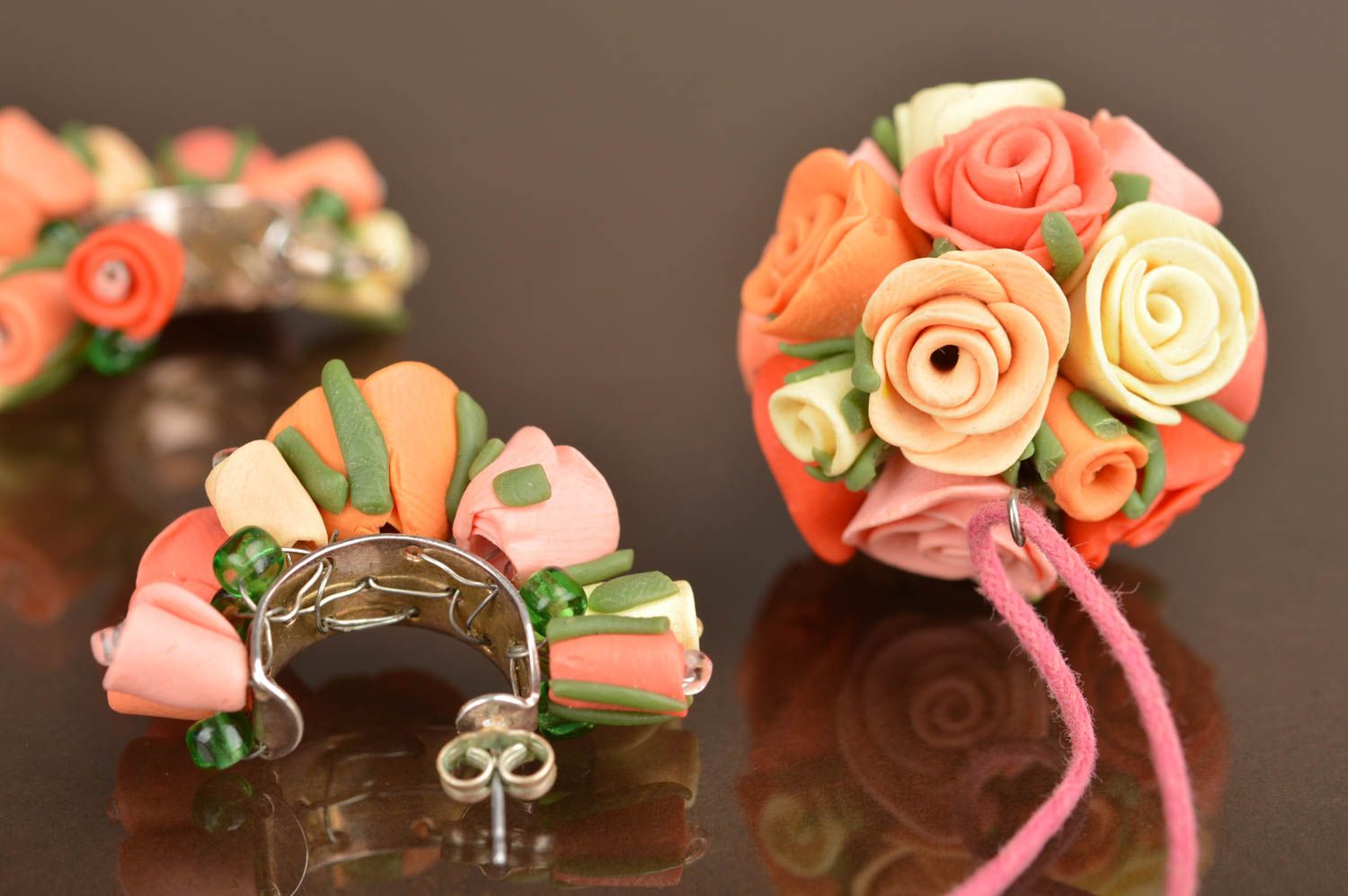 Boucles d'oreilles et pendentif fleurs faits main en pâte polymère bijoux photo 5
