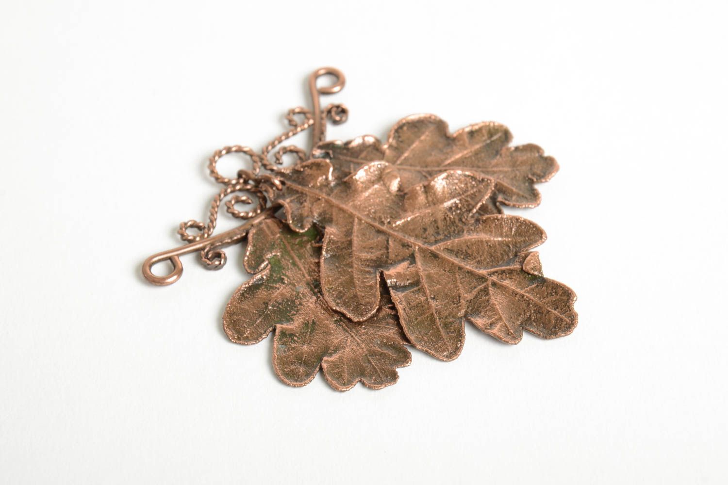 Pendentif design Bijou fait main 3 feuilles de chêne cuivre Cadeau femme photo 4