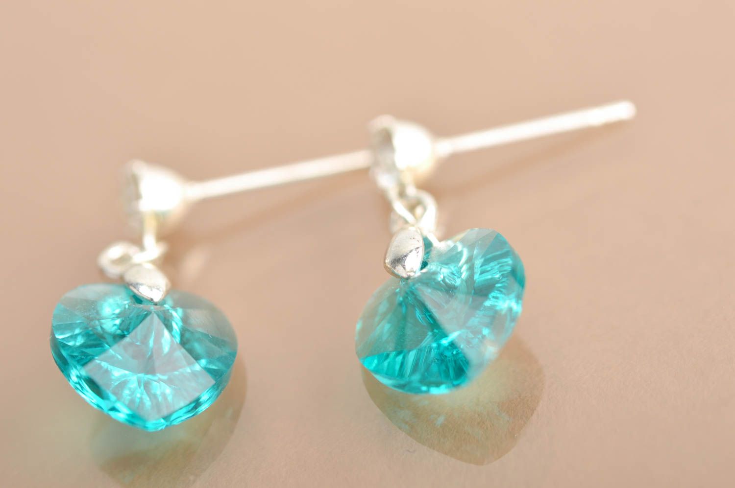 Herzen Ohrringe mit Swarovski Kristallen in Türkisblau handgemacht lang schön foto 2