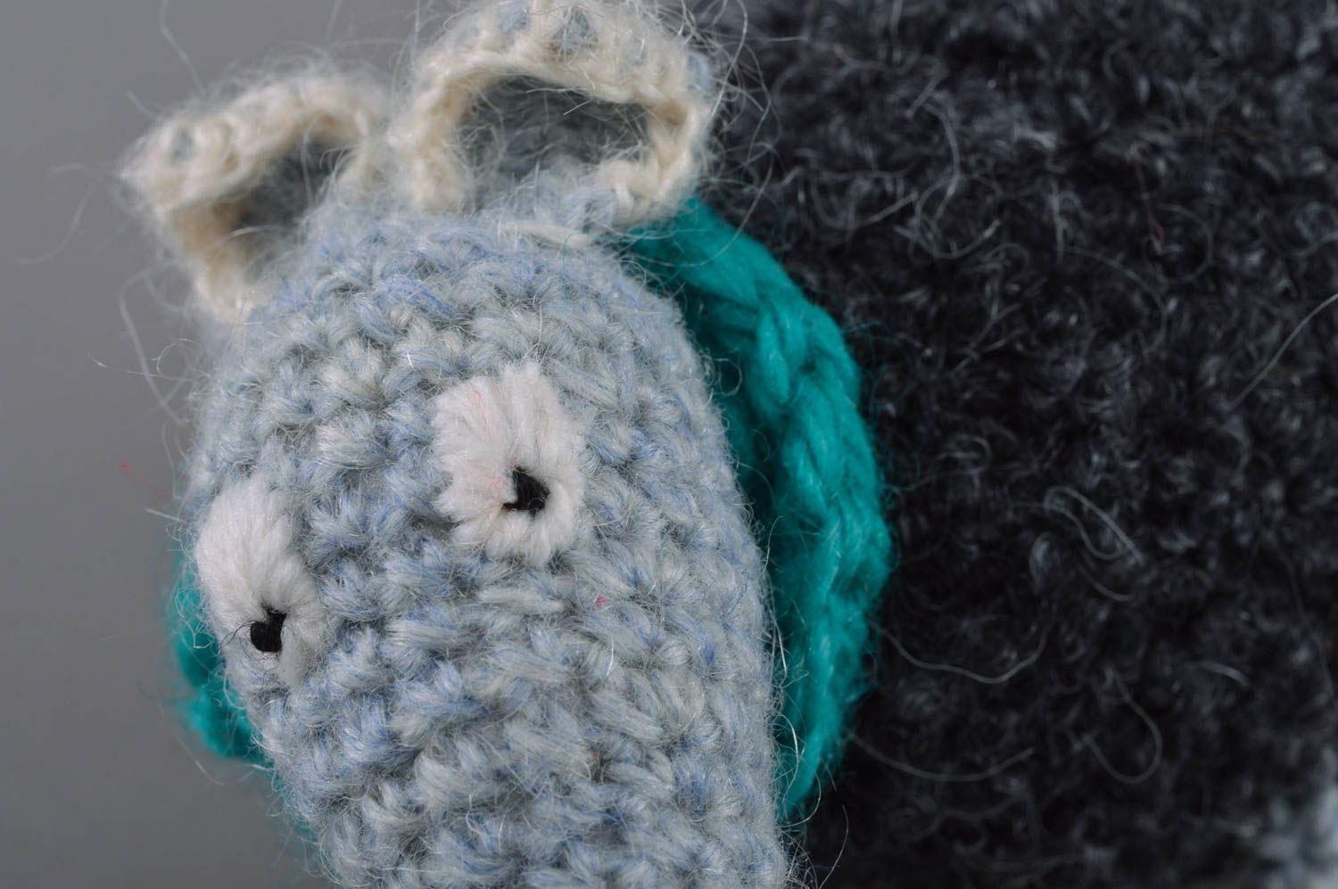 Jouet mouton gris tricoté en laine et acrylique petit fait main pour enfant photo 2