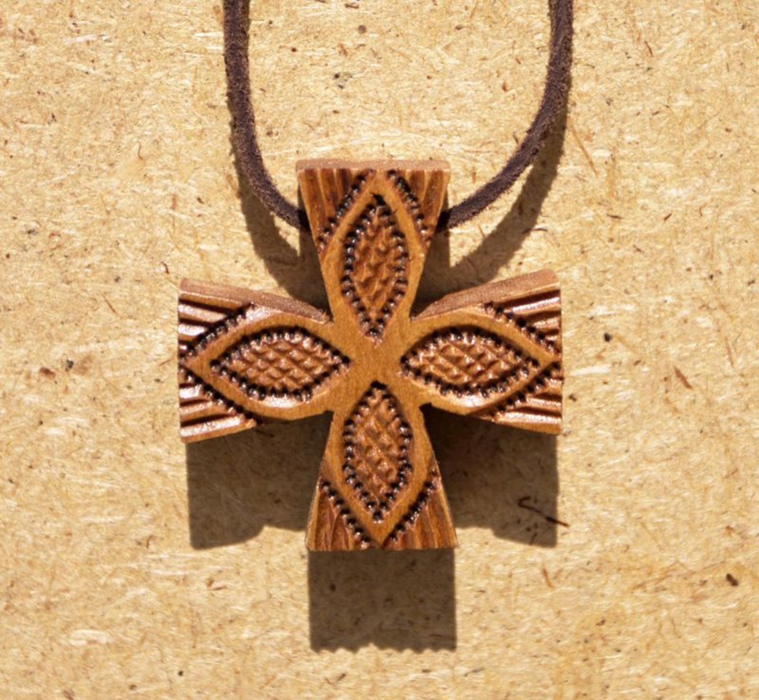Croix pectorale sculptée photo 1